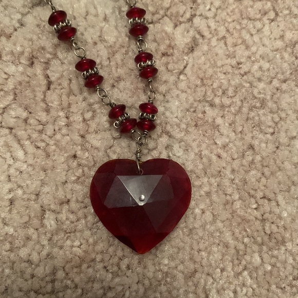 Red jewel faux ruby with hook clasp - Picture 4 of 4